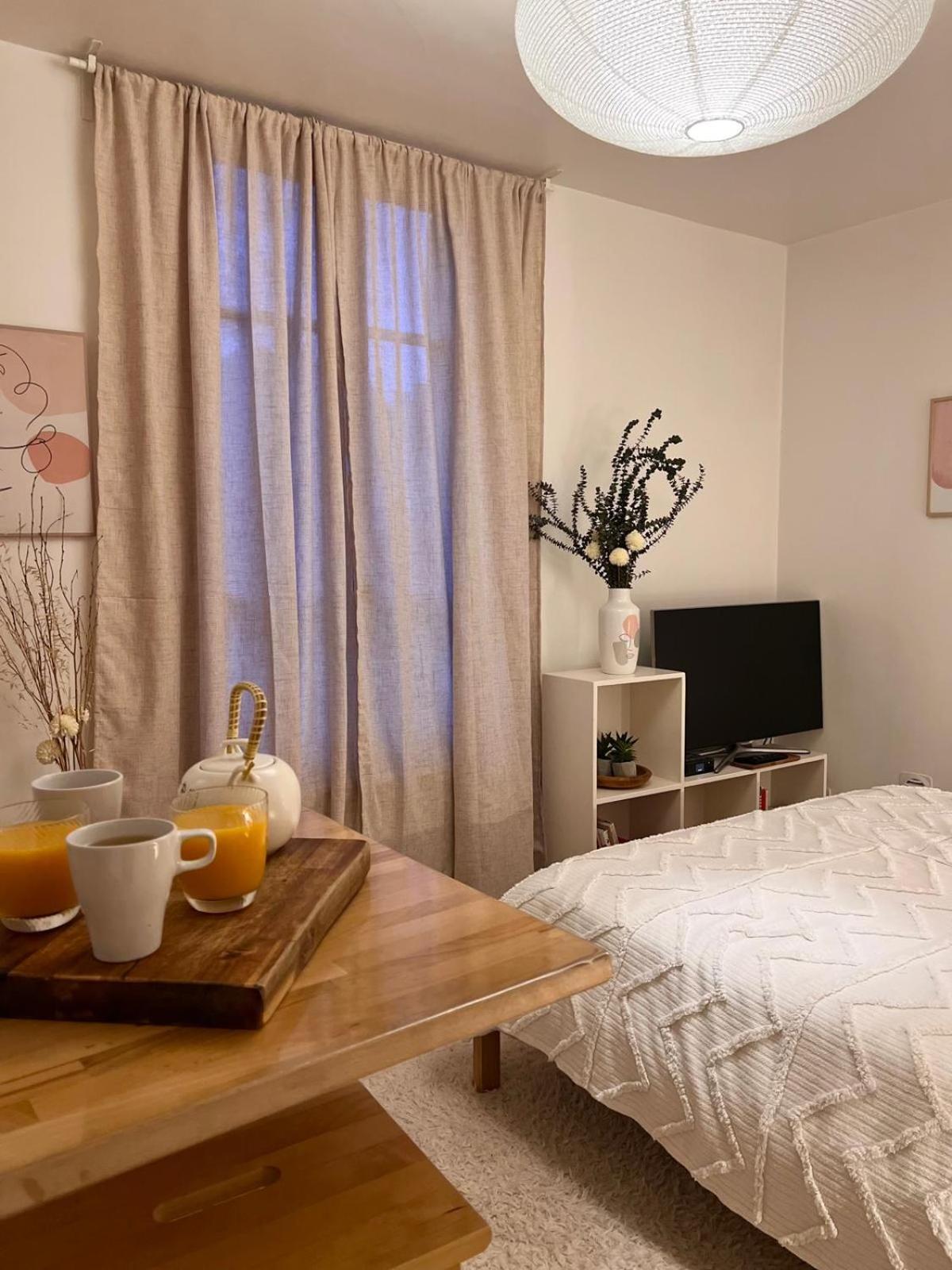 Escale Cosy A Pontoise Jacuzzi Et Terrasse Apartment ภายนอก รูปภาพ