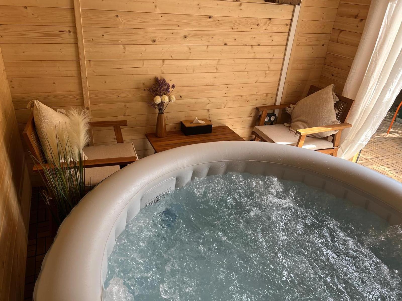 Escale Cosy A Pontoise Jacuzzi Et Terrasse Apartment ภายนอก รูปภาพ